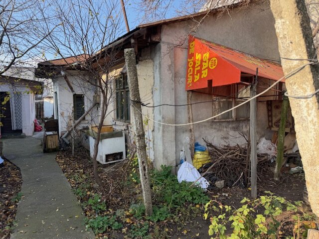 Chitila  Vanzare casa la curte