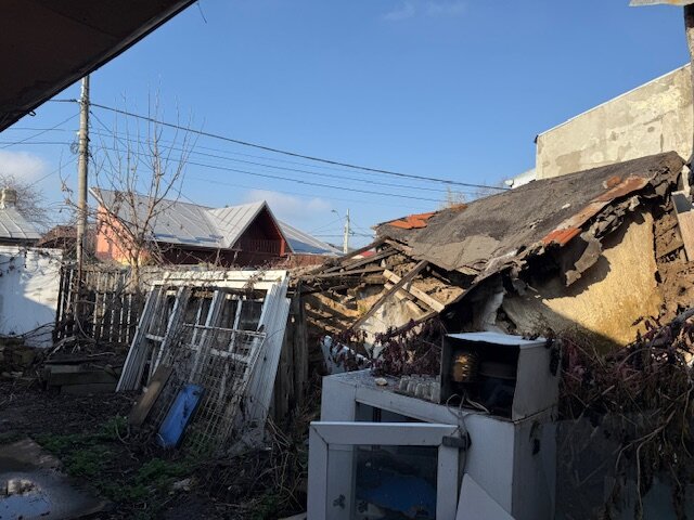 Chitila  Vanzare casa la curte