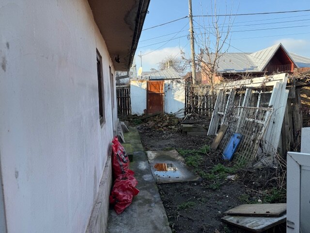 Chitila  Vanzare casa la curte