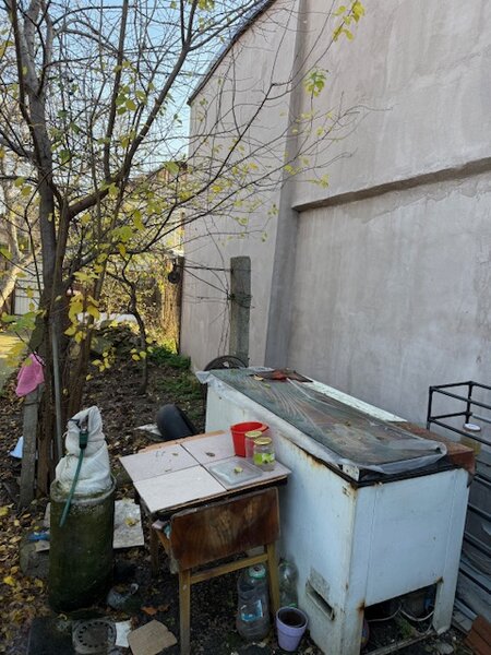 Chitila  Vanzare casa la curte