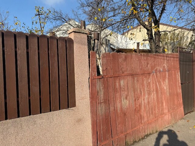 Chitila  Vanzare casa la curte